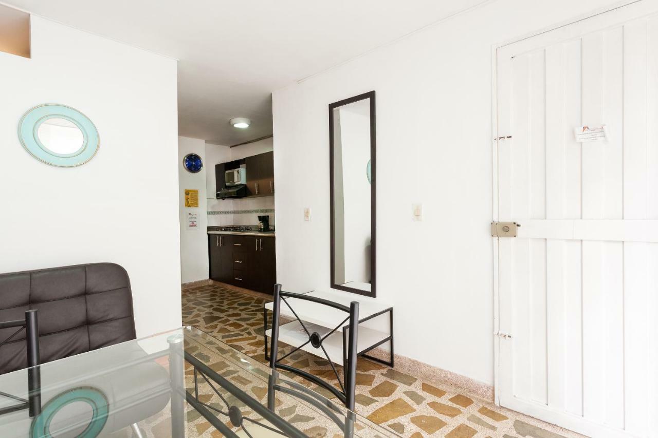 Apartamentos Amoblados JG de la 70 Medellín Exterior foto