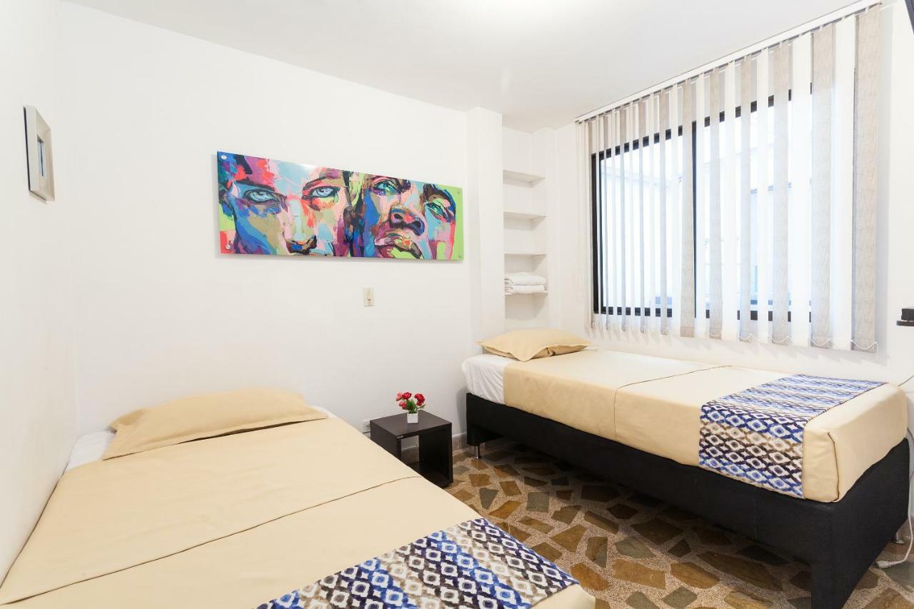 Apartamentos Amoblados JG de la 70 Medellín Exterior foto