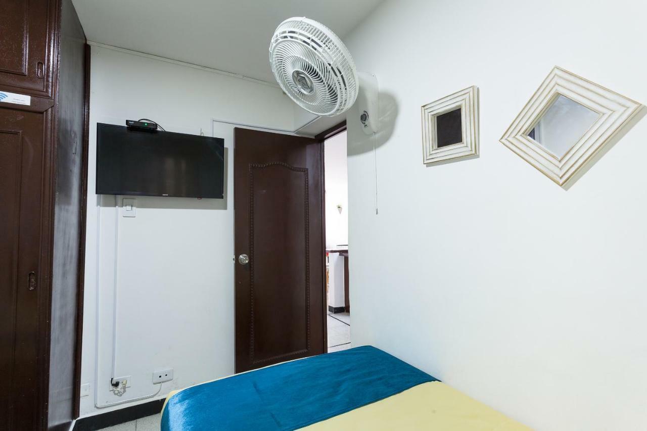 Apartamentos Amoblados JG de la 70 Medellín Exterior foto