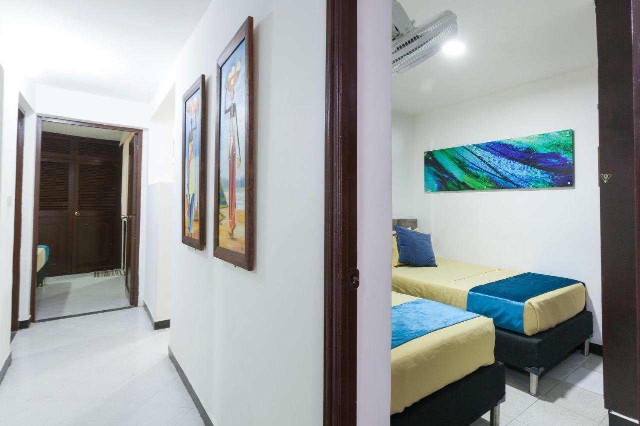Apartamentos Amoblados JG de la 70 Medellín Exterior foto