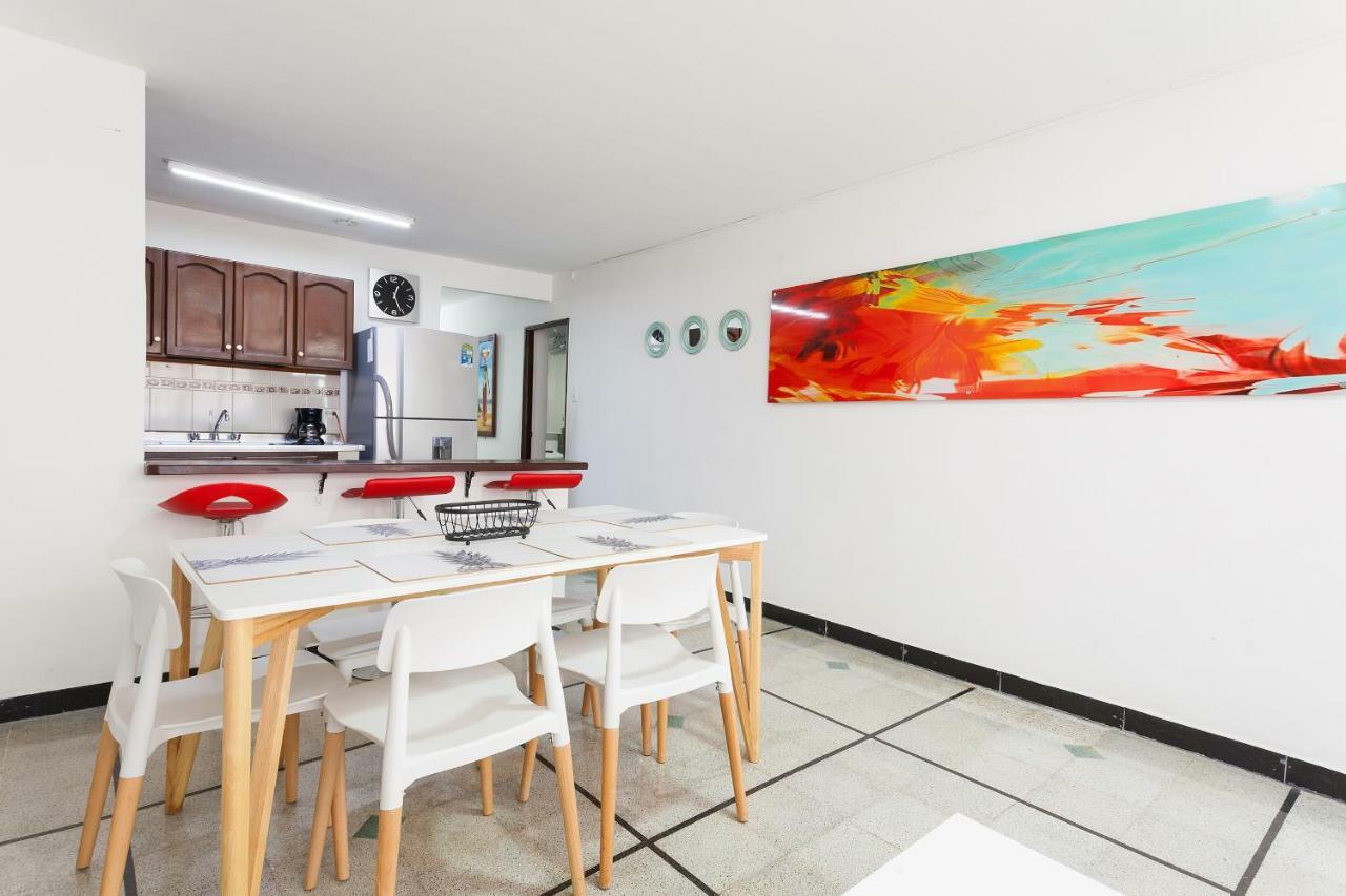 Apartamentos Amoblados JG de la 70 Medellín Exterior foto