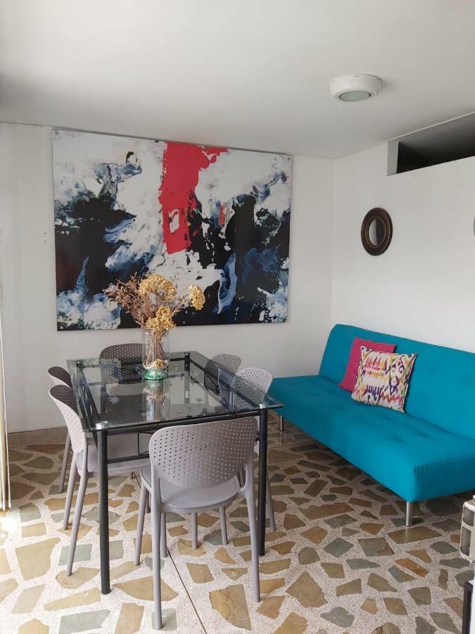 Apartamentos Amoblados JG de la 70 Medellín Exterior foto