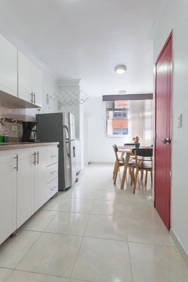 Apartamentos Amoblados JG de la 70 Medellín Exterior foto